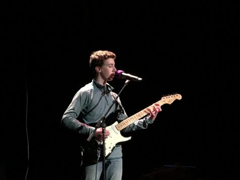 Sophomore Alexander Goldman play an acoustic version of “Message in a Bottle” by the Police. This year’s coffeehouse was hosted by seniors Lilliana Khoshroshahi and Francesca Doctors who offered audience volunteers minute-to-win-it games in between numbers for a chance to crack a raw egg on one of their heads.