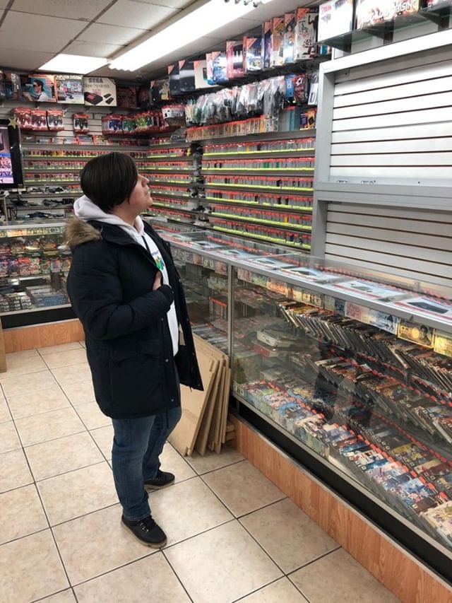 Sergiu looks through a video game store with his
host Aidan Wilson. He enjoyed exploring a highly
developed city like New York, as well as the
myriad of cultural experiences he found there.