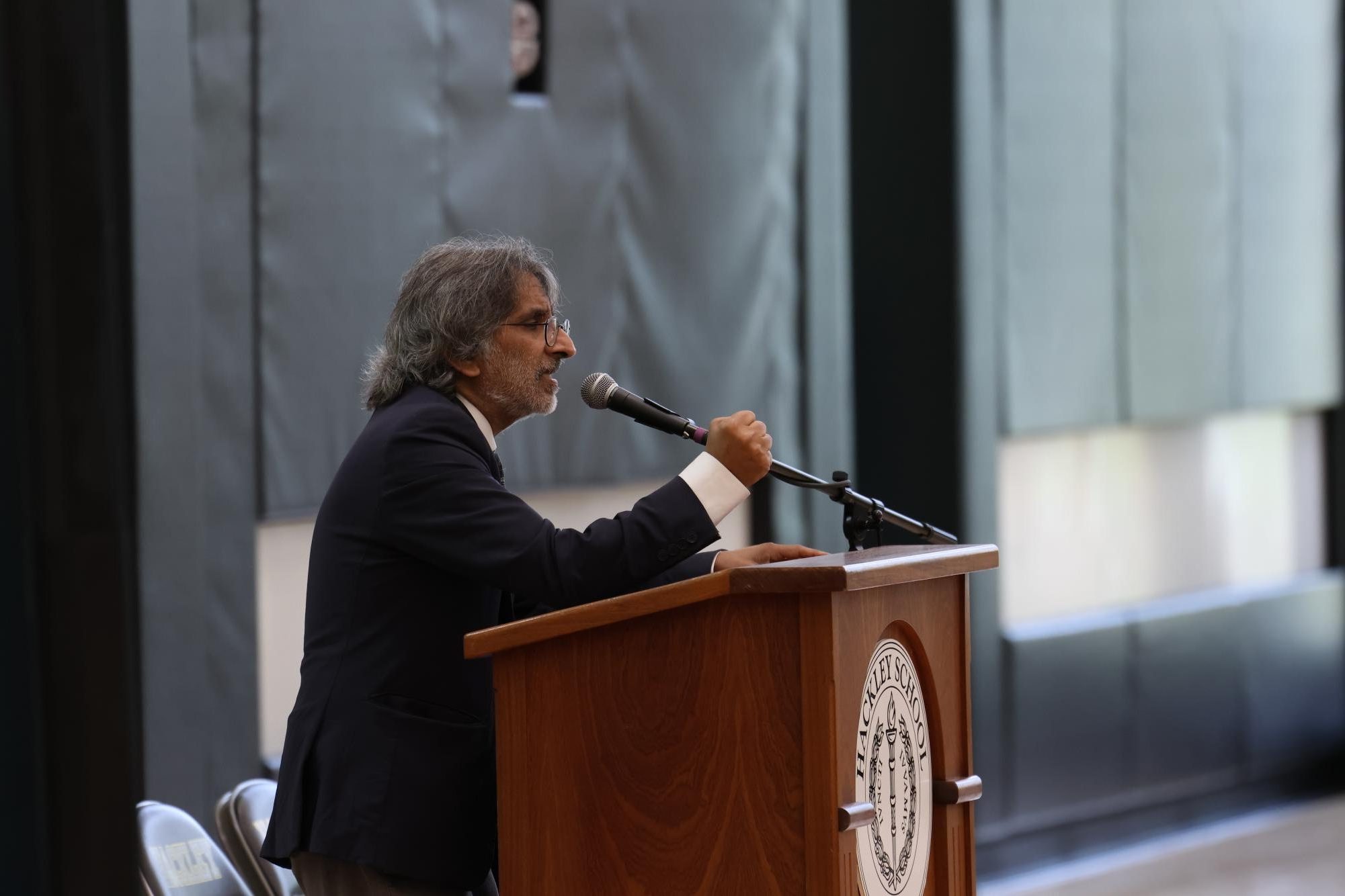 Distinguished Yale Professor Delivers Lecture to Upper School