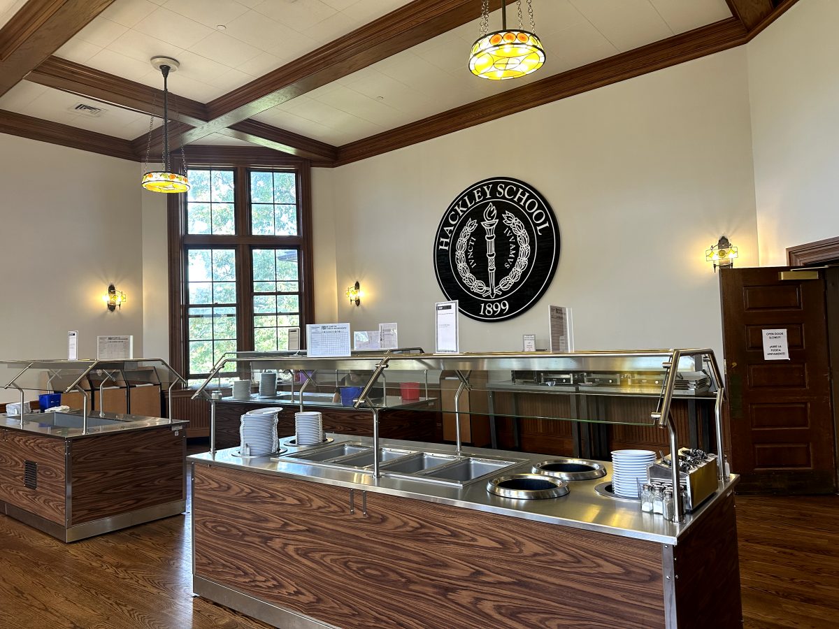 The new salad bar provides new options with more toppings. The pasta bar was also added to the area with the new salad bar. The Hackley School logo was also placed adding a sense of community to the lunchroom.