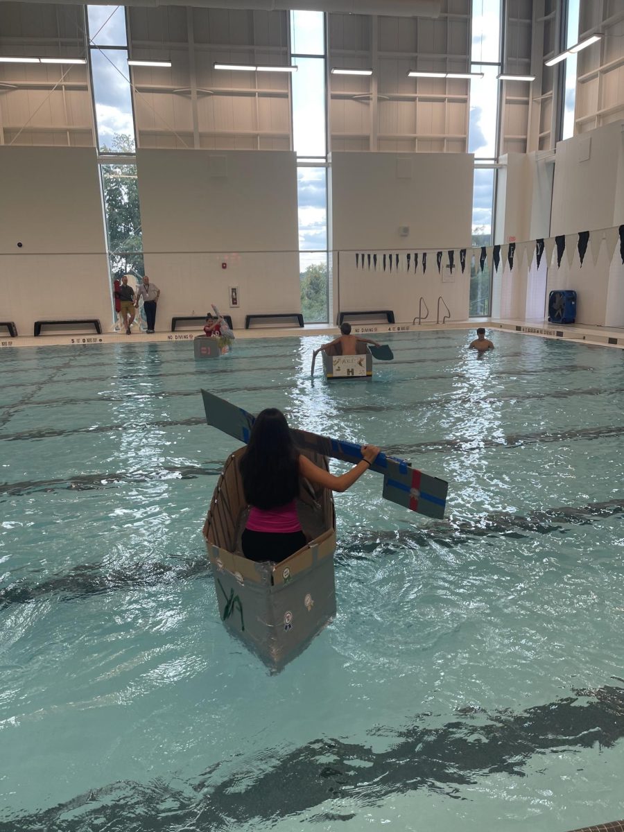 Freshmen designed boats and ores with materials including cardboard and duct tape. “It was so fun being able to bond with my advisory,” said freshman Katie Yalmokas, “The whole boat building was so fun, and being in the boat was a funny yet fun experience.” 