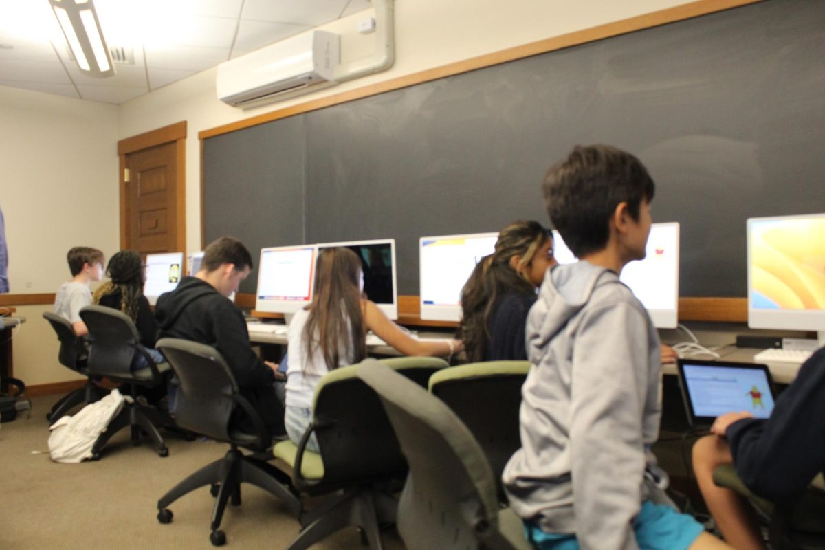 Although Hackley cleared away most of the iMacs in the Upper School buildings, some of these computers remain in the Middle School buildings. These students are being taught under Dan Shaw, an Upper/Middle School Computer Science Teacher, while using the iMac desktops.