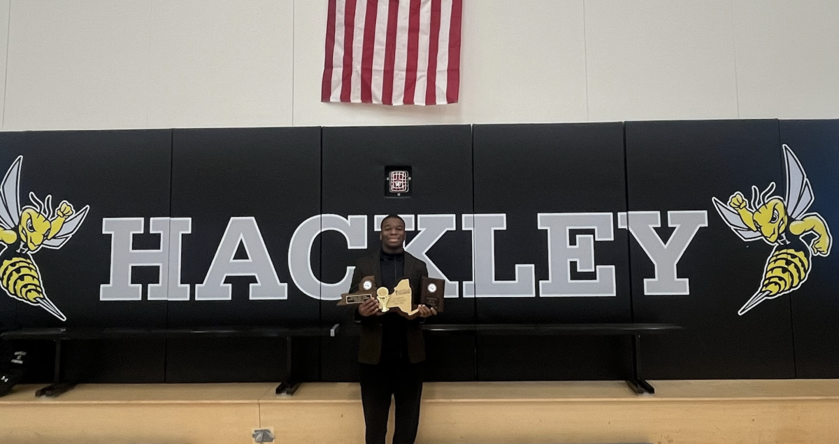 Inkosi helped lead the Hackley Men's Fencing team to a NYSAIS victory. He also won personal medals and trophies within the tournament.
